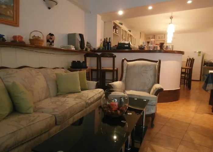 Narkissos מלון 2*