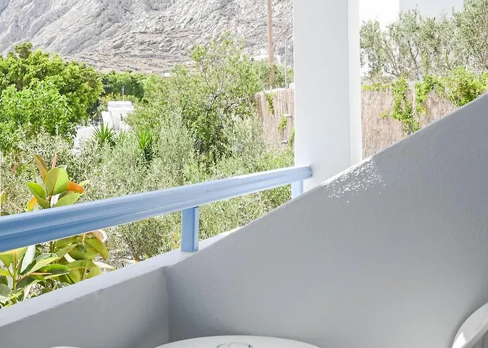 Narkissos ホテル 2*