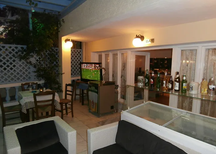 Narkissos Otel Kamári